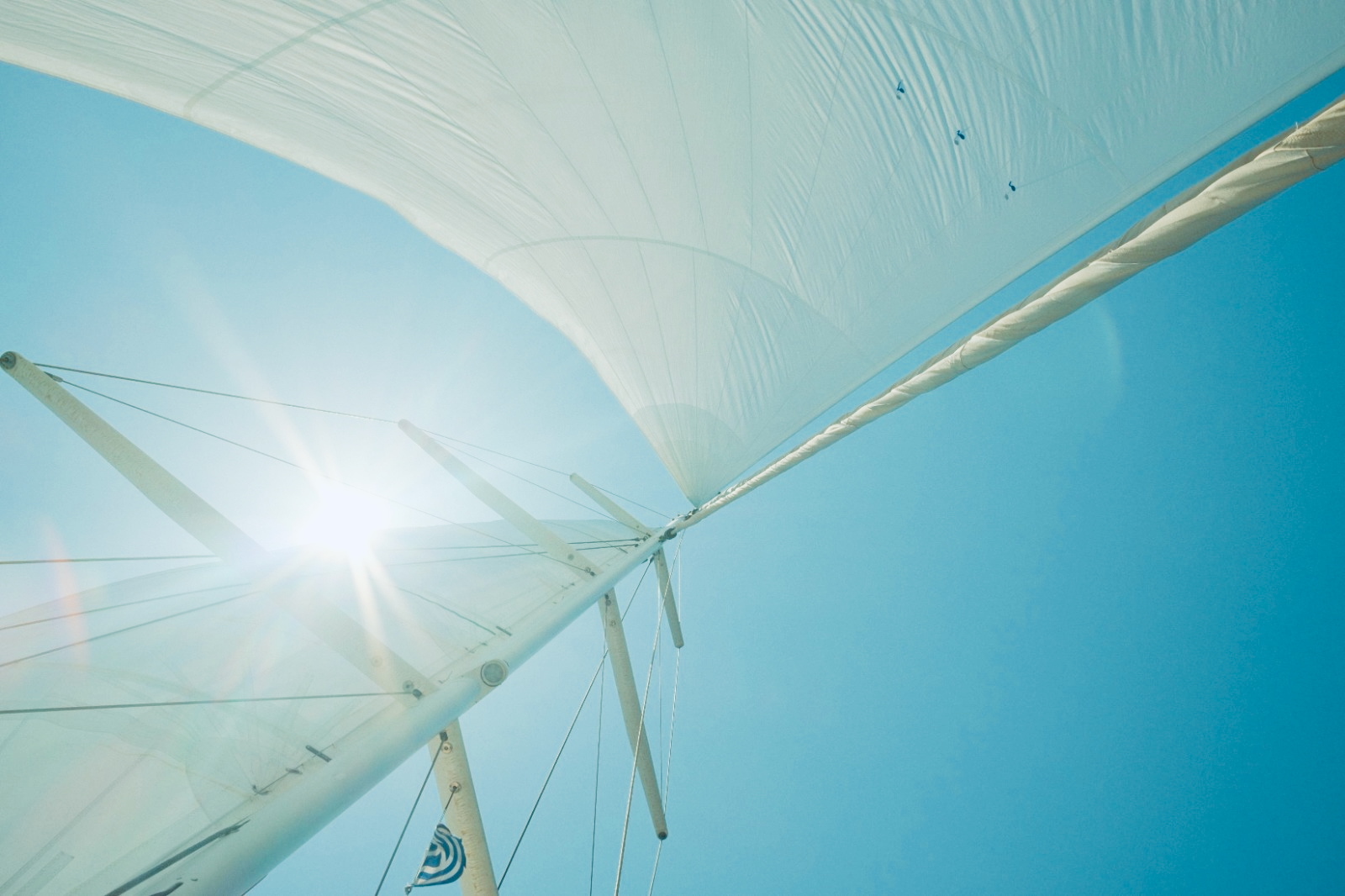 Photo des voiles du Venus en navigation.