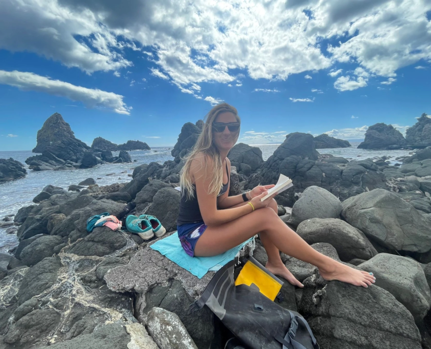 Charlène, monitrice d'apnée et de yoga, sur Vénus en grèce